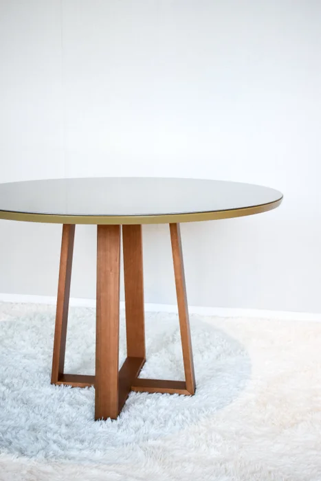 Mesa Elma Redonda 120cm - Madera Maciza y Vidrio Sobrepuesto en Blanco - Mesas de comedor, Uruguay | Balton, vista 9