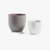 Set Lula de 2 maceteros Ø 22 cm / Ø 16 cm en Blanco, Gris - Macetas, Uruguay | Kavehome, vista 1 de 4