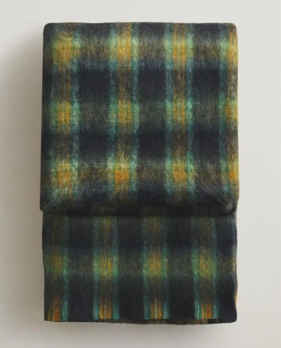 MANTA SUAVE CUADROS en Multicolor - Textiles, Uruguay | Zara Home
