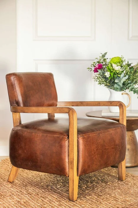 BUTACA WOOLY - WALNUT Y CUERO ITALIANO ENVEJECIDO en Marrón - Butacas, banquetas y puffs, Uruguay | La Iberica, vista 7