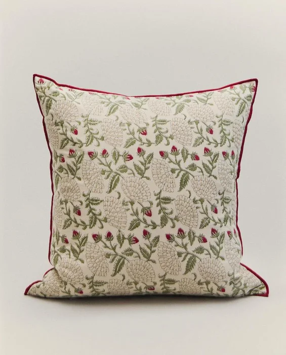 FUNDA COJÍN FLORES FRESAS en Multicolor - Textiles, Uruguay | Zara Home