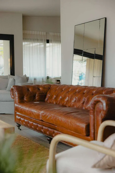 SILLON CHESTERFIELD - CUERO ITALIANO - XL en Marrón - Sillones y sofás, Uruguay | La Iberica, vista 34