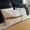 Almohadón blanco con gancho - Textiles, Uruguay | Dreams On Time, vista 1 de 2