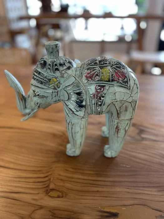 Elefante tallado en madera color verde en Verde - Decoración, Uruguay | Balihai