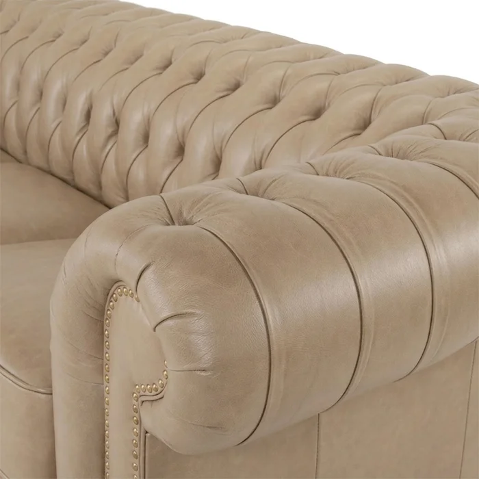 Sofá Chesterfield Novo - Cuero Básico - 3 cuerpos - Arena - (Preventa) en Beige - Sillones y sofás, Uruguay | Nyr, vista 5