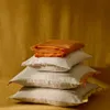 Almohadón Disea de lino beige con detalle naranja 45 x 45 cm en Beige - Textiles, Uruguay | Kavehome, vista 2 de 4