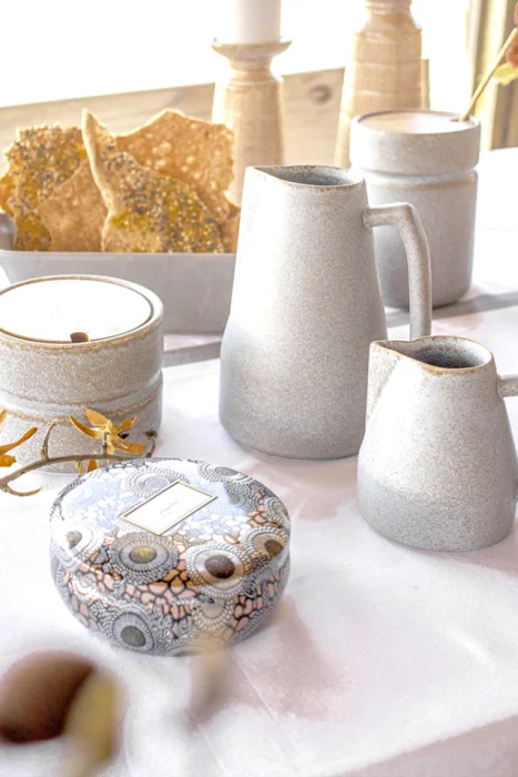 MANTEL RAYAS CRUDO Y BLANCO CON LINEA GRIS en Multicolor - Textiles, Uruguay | Sentido Jose Ignacio, vista 3