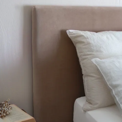 Respaldo de cama tapizado en Beige - Dormitorio, Uruguay | Pieza Clave