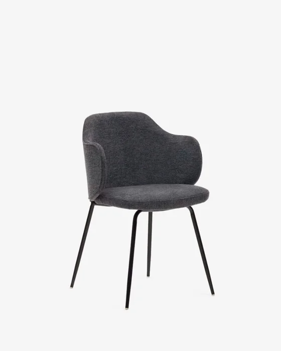 Silla Yunia - gris oscuro con patas de acero con acabado pintado negro en Negro - Sillas, Uruguay | Kavehome