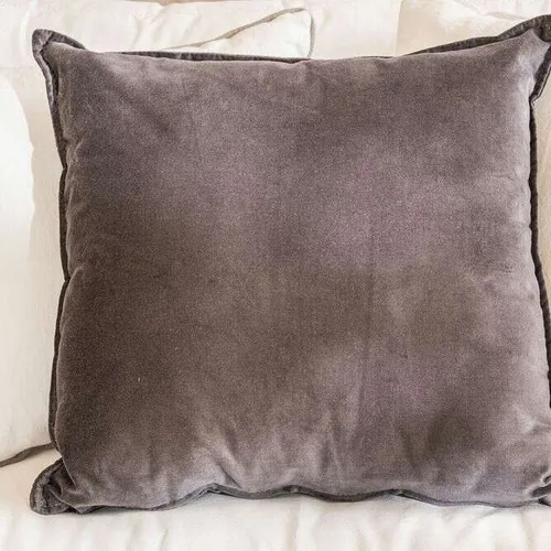 ALMOHADON TERCIOPELO GRIS - 55 X 55 CMS en Gris - Textiles, Uruguay | La Iberica