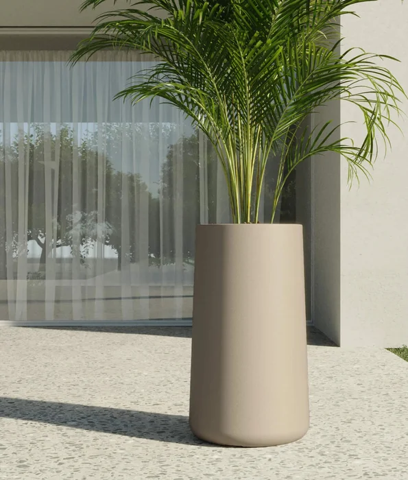 Macetero Gota 70 Beige Alto 55cm x 35cm Ancho Boca x Diam Base 40cm, 70 lts en Beige - Macetas, Uruguay | Champagne Home, vista 2
