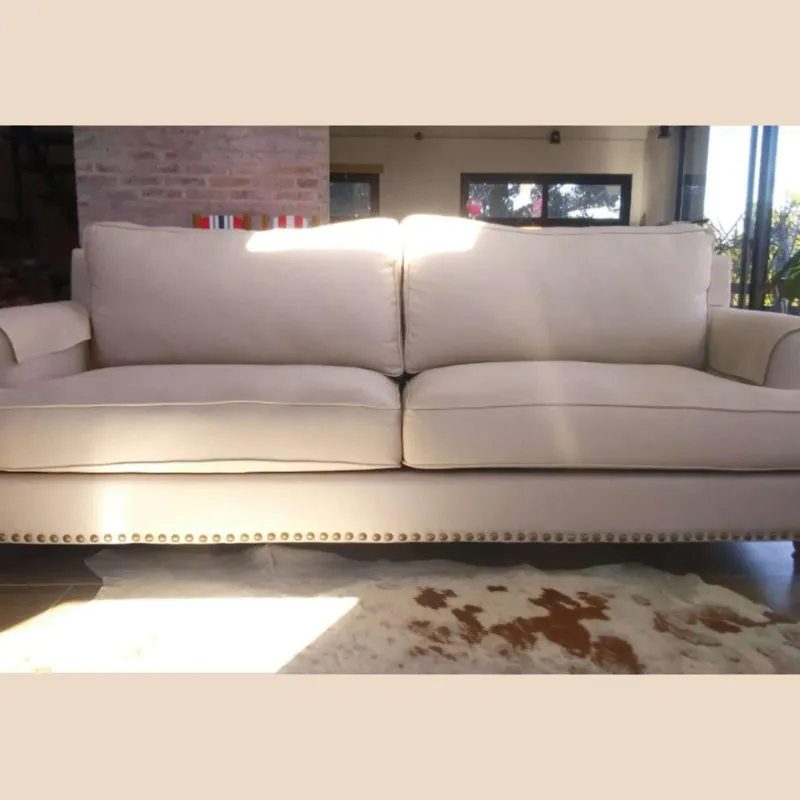 Sofá Modelo Vila Con Tachas 3 Cuerpos - Sillones y sofás, Uruguay | Viladecó Muebles