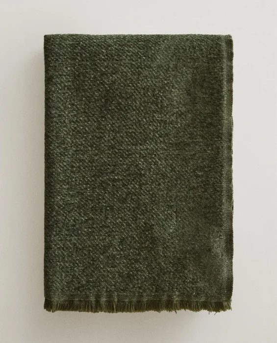 MANTA CHENILLA en Verde - Textiles, Uruguay | Zara Home