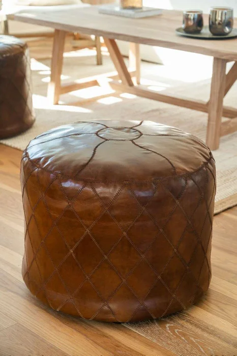 PUFF / OTOMANO REDONDO - CUERO ITALIANO ENVEJECIDO en Marrón - Butacas, banquetas y puffs, Uruguay | La Iberica, vista 5
