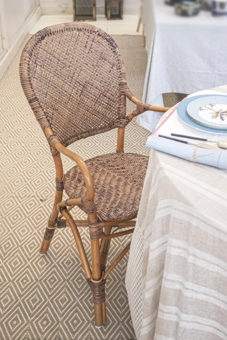 SILLA CON BRAZO MARRON en Marrón - Sillas, Uruguay | Sentido Jose Ignacio