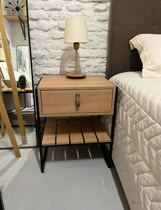 Mesa de Luz James (Marrón Claro/Hierro Negro) en Madera natural - Mesas de luz, Uruguay | Berna Home, vista 4