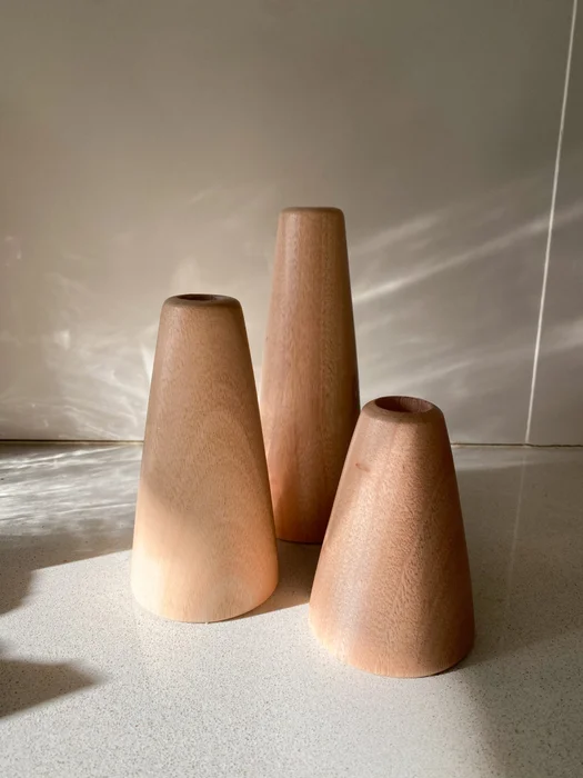 Set candelabros cono x 3 en Madera natural - Velas y Portavelas, Uruguay | Dreams On Time, vista 7