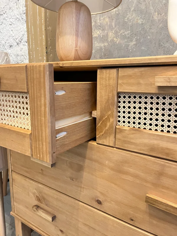 Cómoda Madera de Pino y Rattán Natural - Linea Yakarta en Madera natural - Cómodas, Uruguay | Berna home, vista 3