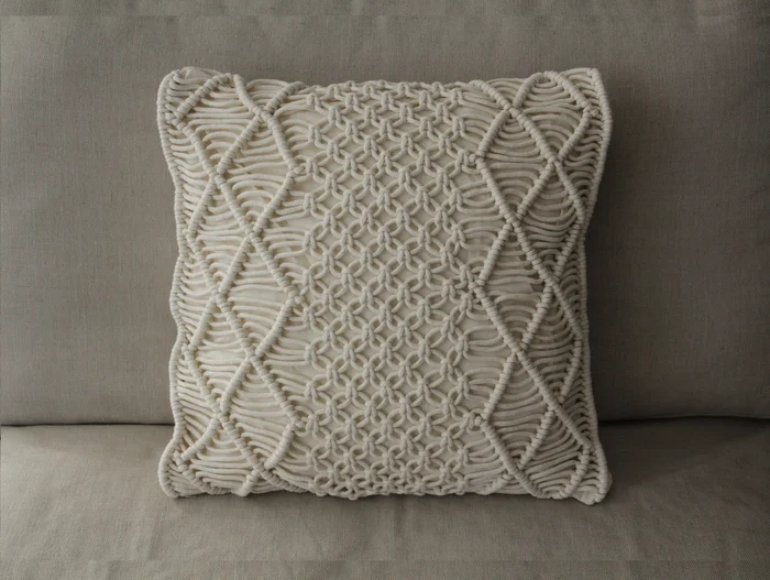 almohadón clara en Blanco - Textiles, Uruguay | Proyecto Forma