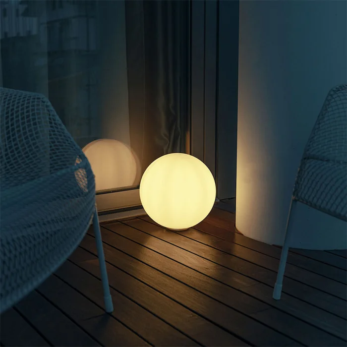 Luminaria de Exterior Garden Ball Medium IP44 en Blanco - Lámparas de pie, Uruguay | Serlux, vista 4