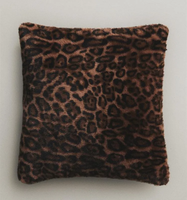 FUNDA COJÍN PELO Y ANIMAL PRINT en Multicolor - Textiles, Uruguay | Zara Home