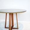 Mesa Elma Redonda 120cm - Madera Maciza y Vidrio Sobrepuesto - Mesas de comedor, Uruguay | Balton, vista 9 de 11