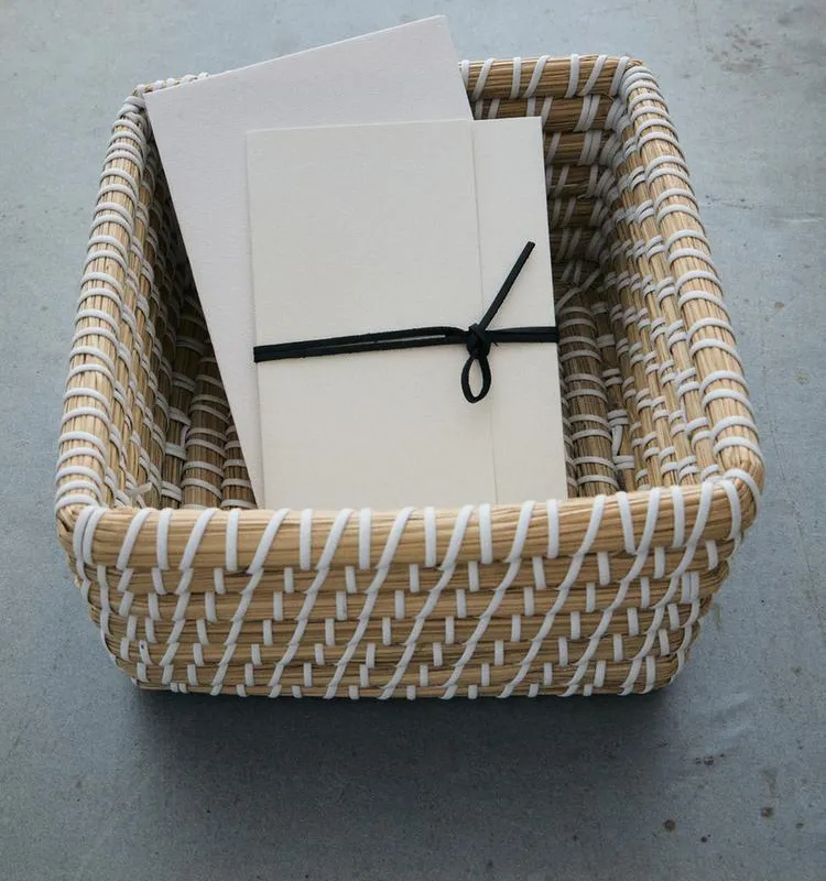 CESTA RECTANGULAR CONTRASTE - Canastos, Uruguay | Zara Home
