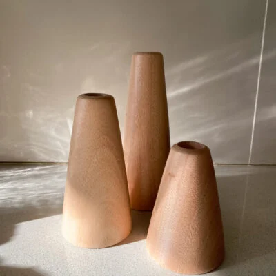 Set candelabros cono x 3 en Madera natural - Velas y Portavelas, Uruguay | Dreams On Time, vista 5