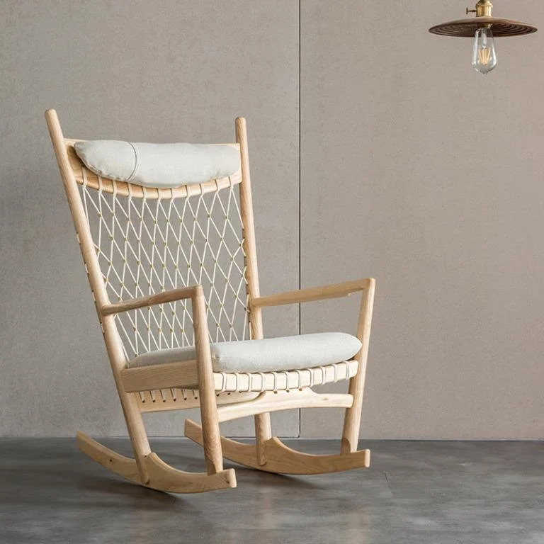 Rocking Chair | Hans Wegner en Madera natural - Butacas, banquetas y puffs, Uruguay | Mad for Modern, vista 3