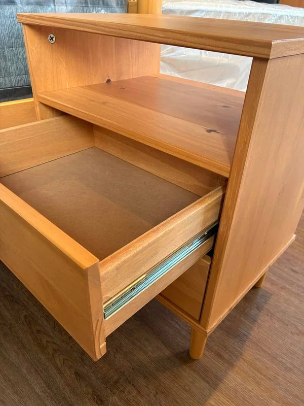 Mesa de luz Nordica Mikka - Madera Maciza en Madera natural - Mesas de luz, Uruguay | Balton, vista 9
