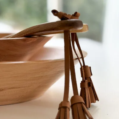 Juego de cubiertos ensaladeros con cuero en Madera natural - Decoración, Uruguay | Dreams On Time, vista 3