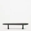 Mesa de centro Pirita de madera maciza de roble con - acabado negro, 146 x 56,5 cm FSC 100% en Marrón - Mesas de living, Uruguay | Kavehome, vista 7 de 8