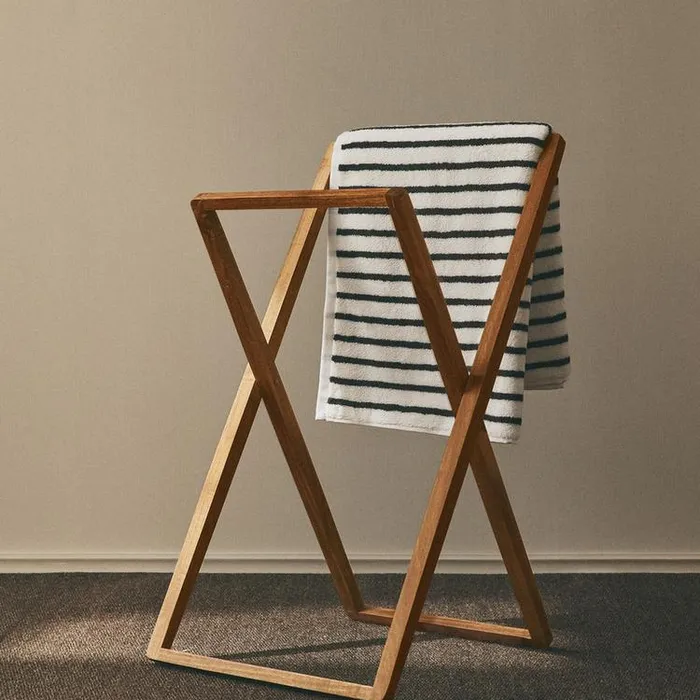 TOALLERO MADERA ACACIA en Madera natural, Uruguay | Zara Home