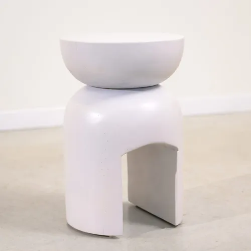 Mesita de arrime o banco blanco en Blanco - Mesas de comedor, Uruguay | Entrecasa