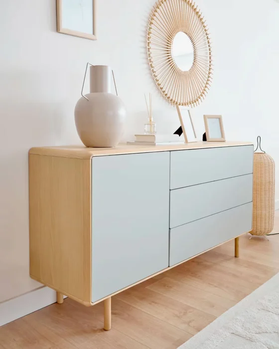 Aparador Anielle - 1 puerta y 3 cajones de madera maciza y chapa de fresno 150 x 78 cm en Blanco - Aparadores y recibidores, Uruguay | Kavehome, vista 3