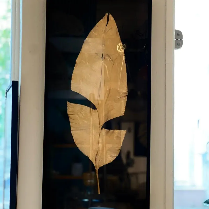 Cuadro negro hoja dorada - Espejos, Uruguay | FMB