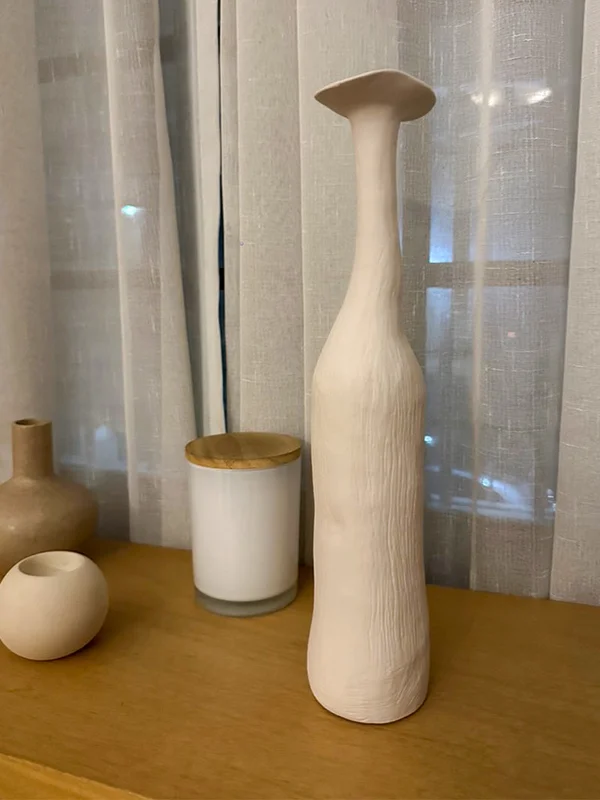 Jarrón Cerámica Irregular Alto en Beige - Jarrones, Uruguay | Cabana, vista 3