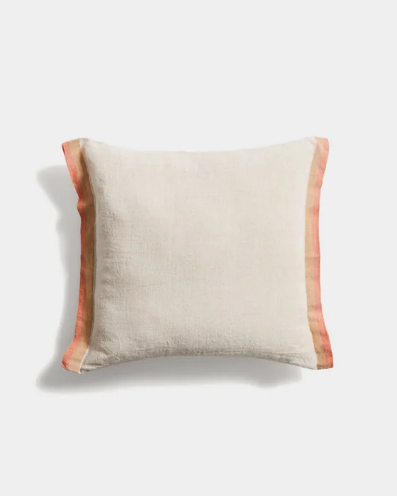 Almohadón Disea de lino beige con detalle naranja 45 x 45 cm en Beige - Textiles, Uruguay | Kavehome