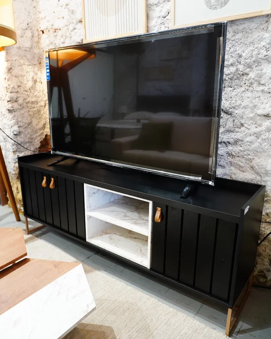 Rack Trendy 160cm - Negro/Mármol (Pie Dorado) en Negro - Muebles para TV, Uruguay | Berna home, vista 2