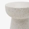 Mesa auxiliar Pada de terrazo blanco Ø 40 cm en Blanco - Mesas de arrimo, Uruguay | Kavehome, vista 5 de 6