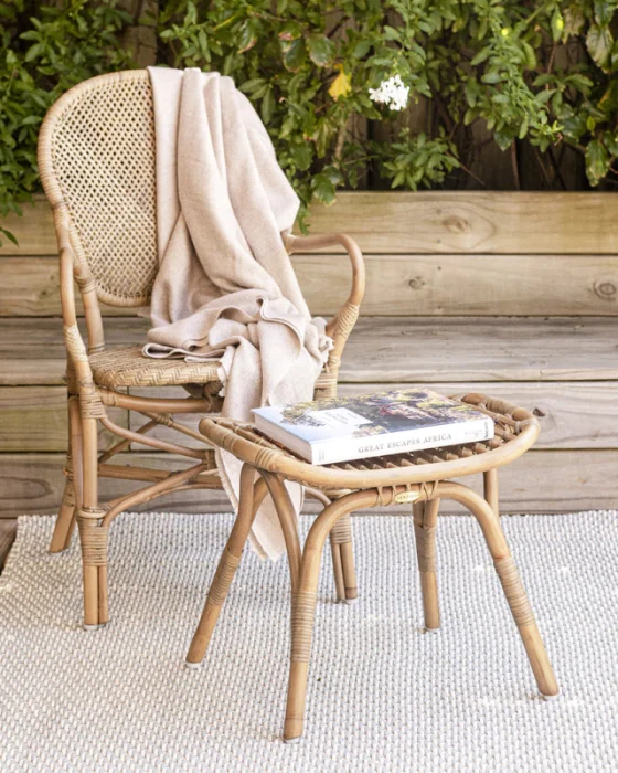 BANQUETA DE RATTAN GRIS en Madera natural - Butacas, banquetas y puffs, Uruguay | Sentido Jose Ignacio, vista 3