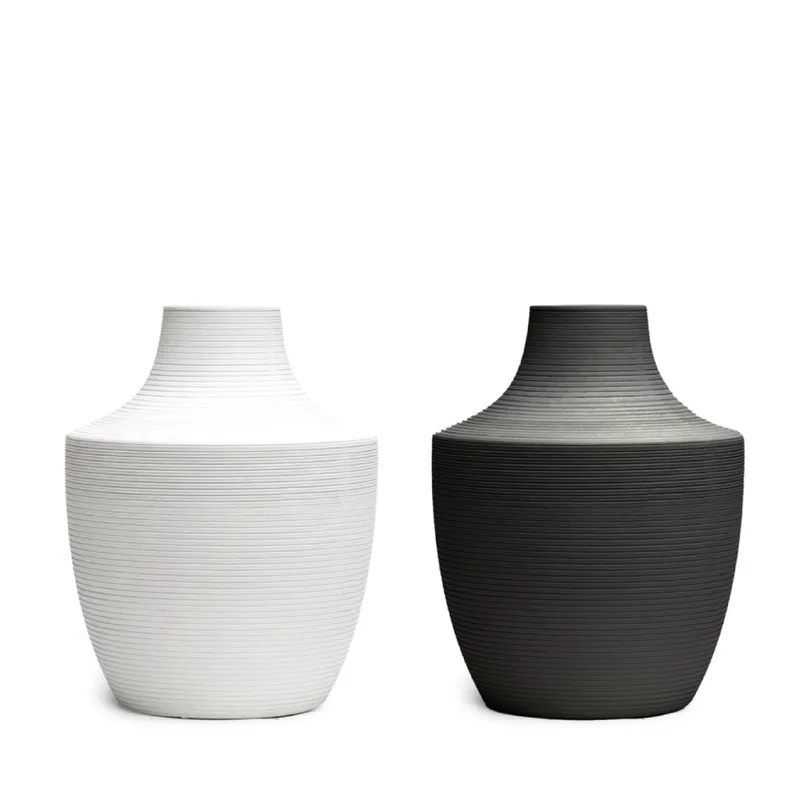 FLORERO CERAMICA D14x18CM BLANCO/NEGRO MATE en Multicolor - Jarrones, Uruguay | Koz