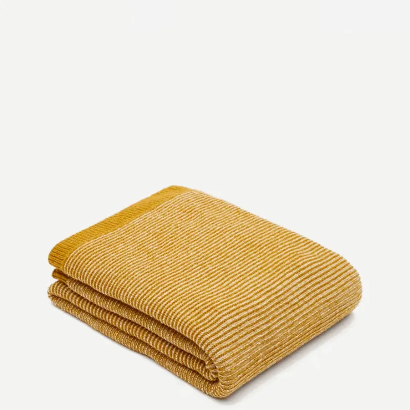 Manta Melany de punto blanco y mostaza 130 x 170 cm en Amarillo - Textiles, Uruguay | Kavehome