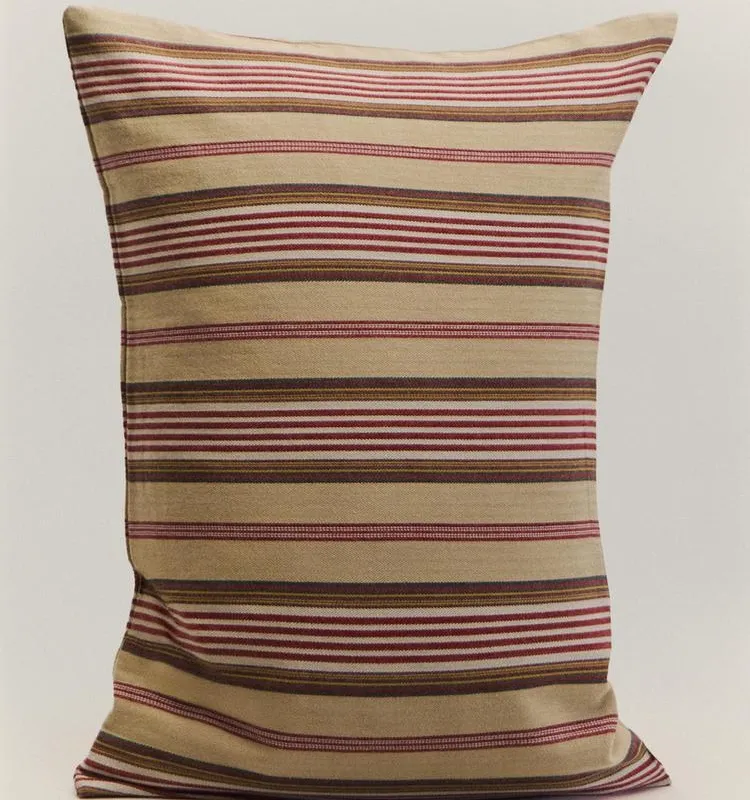 FUNDA COJÍN ALGODÓN RAYAS TEXTURA | KATHARINE POLE en Beige - Textiles, Uruguay | Zara Home