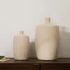 Jarrón de papel maché Mireni beige Ø 26 cm en Beige - Jarrones, Uruguay | Kavehome, vista 2 de 6