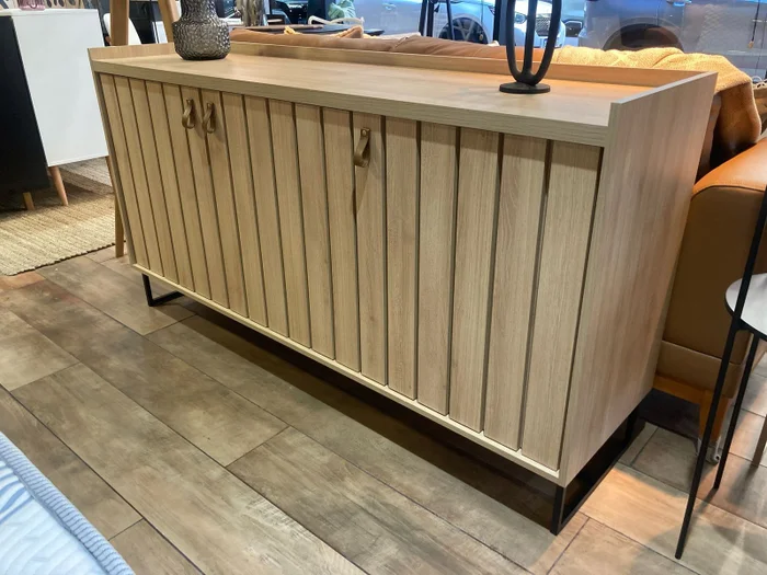 Aparador Trendy Crudo (Pie Negro) 160 cm en Madera natural - Aparadores y recibidores, Uruguay | Berna Home, vista 7