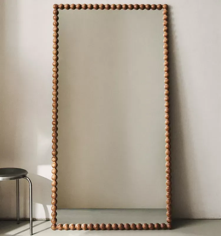 ESPEJO PIE GRANDE RECTANGULAR MARCO MADERA en Madera natural - Espejos, Uruguay | Zara Home