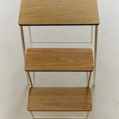 TABURETE ESCALERA TRES PELDAÑOS MADERA Y HIERRO en Madera natural - Aparadores y recibidores, Uruguay | Zara Home