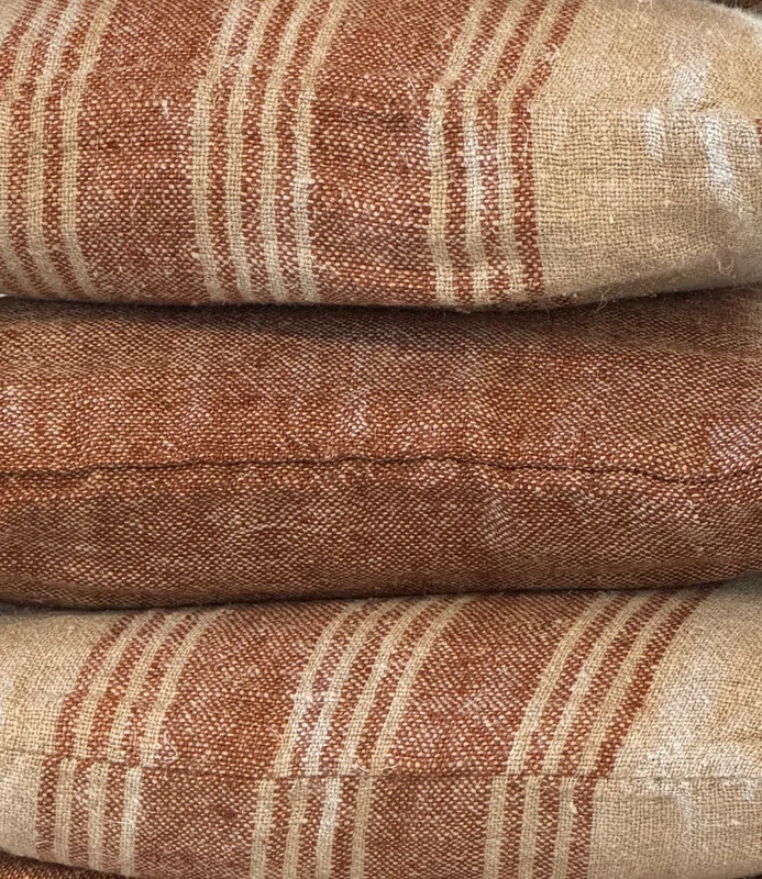 ALMOHADON RUSTICO LISO NATURAL en Rojo - Textiles, Uruguay | Más Infinito Casa, vista 3