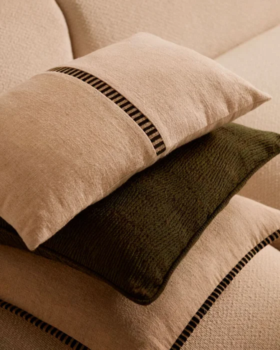 Almohadón Ardit de lino y algodón beige con raya bordada a contraste - verde 45 x 45 cm en Beige - Textiles, Uruguay | Kavehome, vista 2